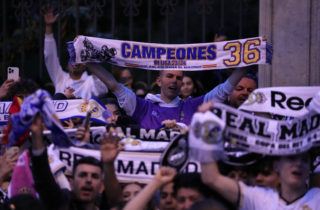 Real Madrid sa raduje zo svojho 36. titulu v La Lige, k definitíve mu pomohla prehra Barcelony v Girone